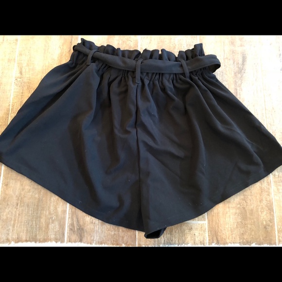 Black belted dress shorts - Picture 2 of 3